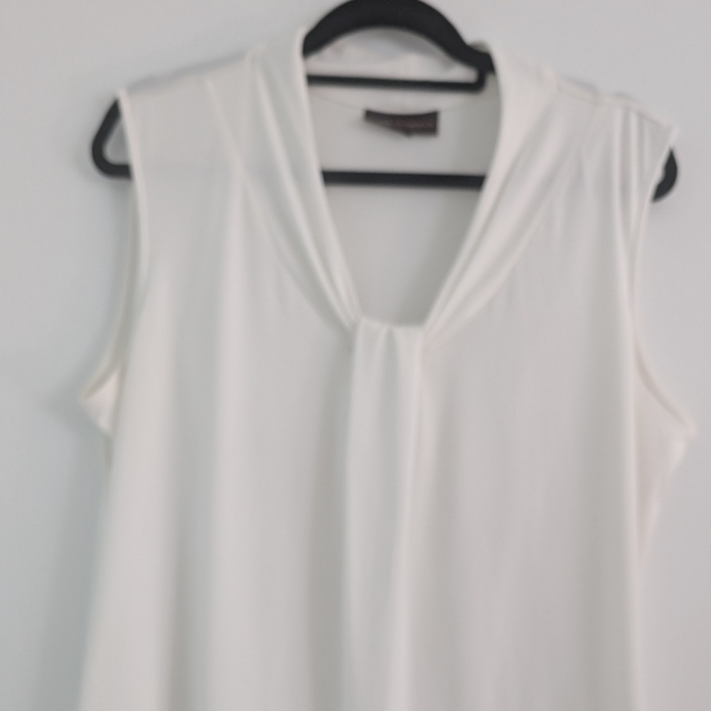 BCBGMaxAzria Elegant White Sleeveless Blouse